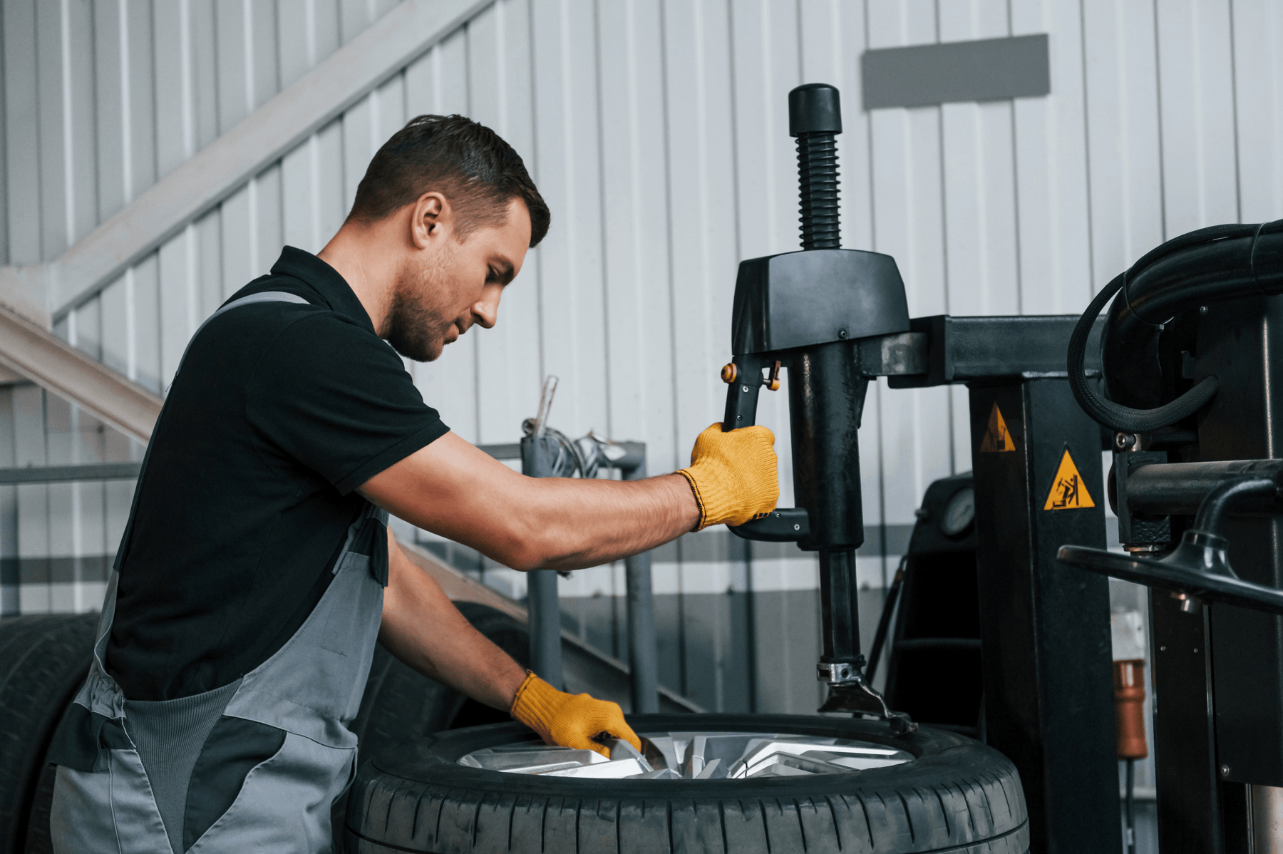 Tire Changer Guide: How to Choose, Use & Buy the Right Machine