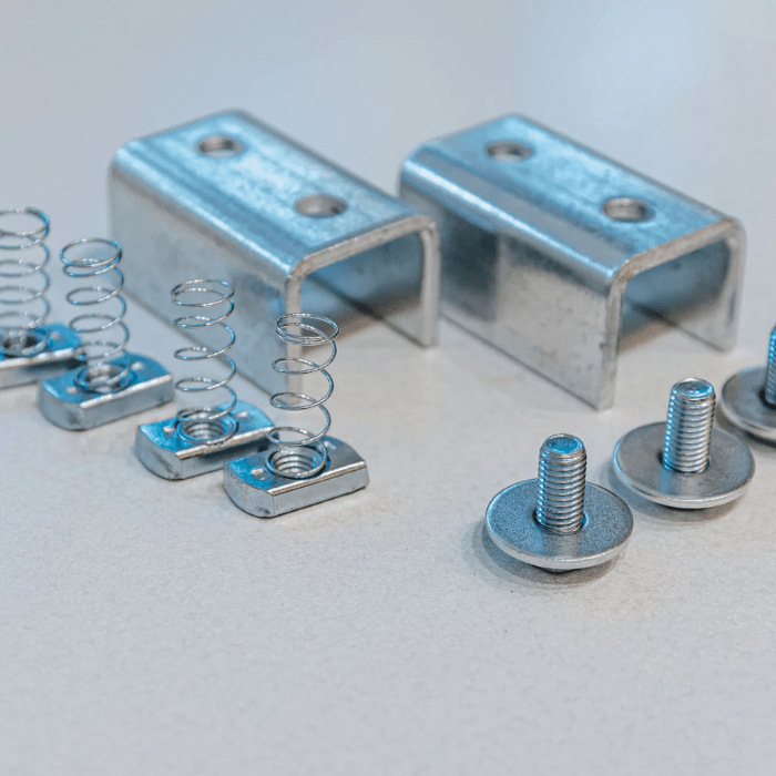 Show all the screws and bolts that come with the Auxx Additional Hardware Kit