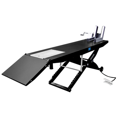 The M-1000C black variant by tuxedo being seen from the front