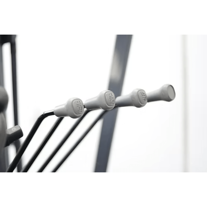 Close-up of control levers on EK20D – Ergonomic grip and clearly labeled handles ensure ease of operation during lifting and tilting.
