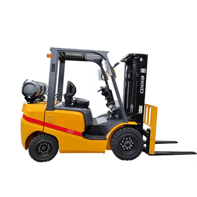 Side profile of the Ekko EK25TLP forklift – 5,000 lb lifting capacity with LPG tank mounted at the rear