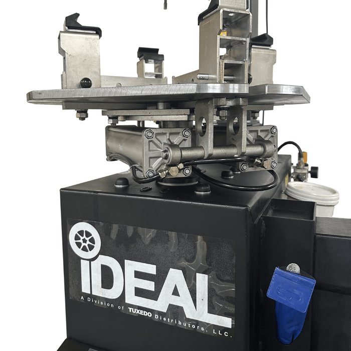 iDEAL TC-400M-B-PL230-K-BLK Black variant, under-clamp detail