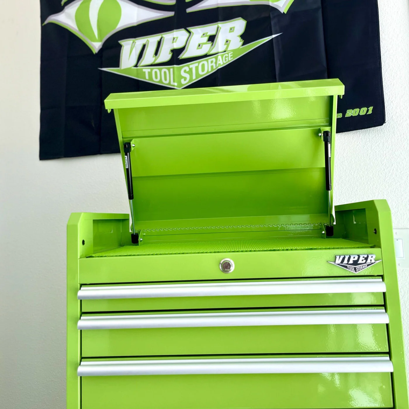 Viper Tool Storage LB2603CSC open lid close up under banner